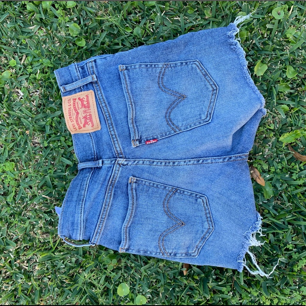 Levi size 25 shorts!